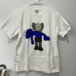 KAWS x uniqlo